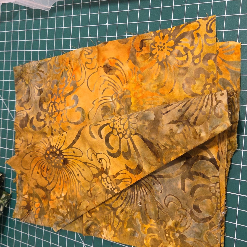 Colorful Batik Fabric Bundle Various Sizes From 1/2 Yd To Small Piece - Picture 4 of 10